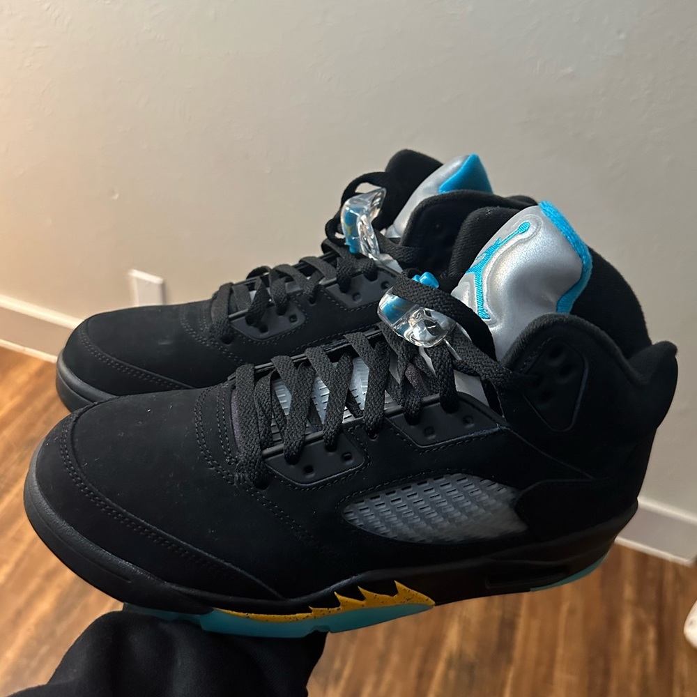 JORDANS RETRO 5 AQUA
